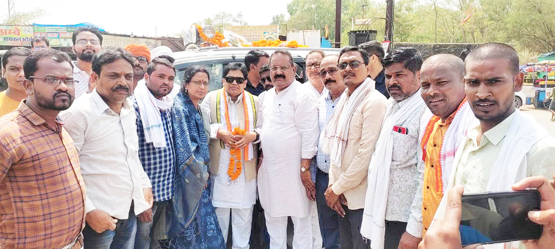 श्रम मंत्री डहरिया का भव्य स्वागत श्रम मंत्री डहरिया का भव्य स्वागत