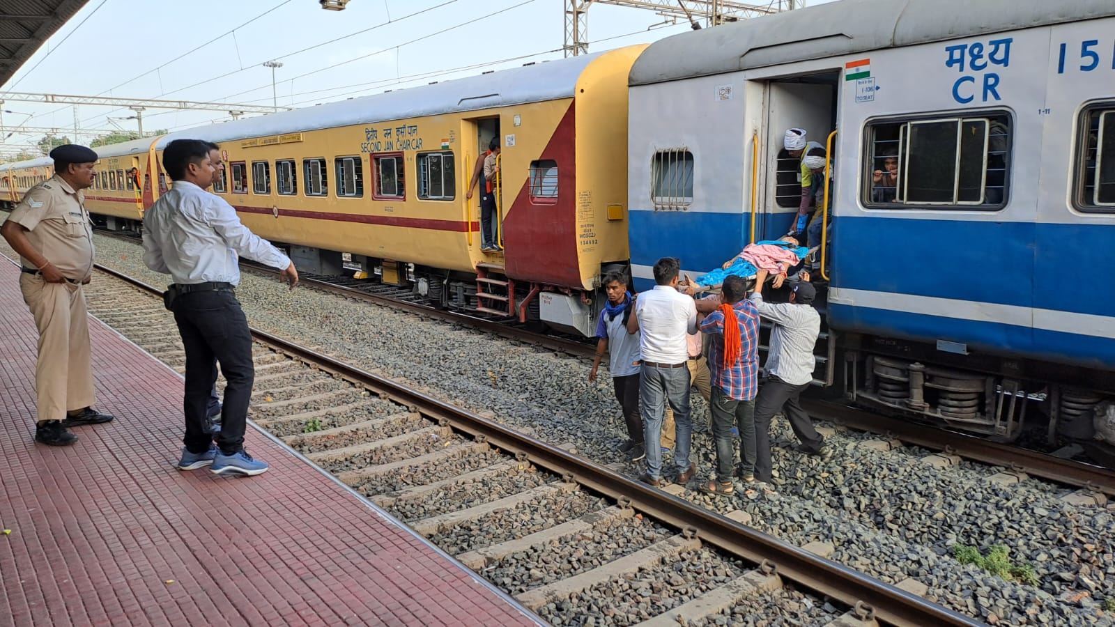  सिग्नल में खराबी से अचानक बीच ट्रेक में रूकी जनशताब्दी के यात्रियों में अफरातफरी