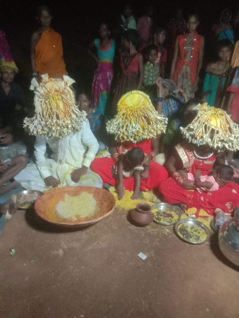 शादी से पहले दूल्हा बना दो बच्चों का बाप, फिर दोनों दुल्हन से रचाई शादी शादी से पहले दूल्हा बना दो बच्चों का बाप, फिर दोनों दुल्हन से रचाई शादी