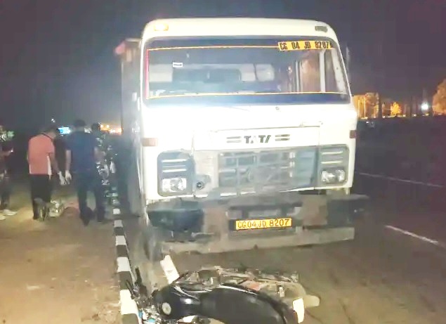 ट्रेलर ने बाइक को मारी टक्कर, ढाबा संचालक सहित 3 की मौत