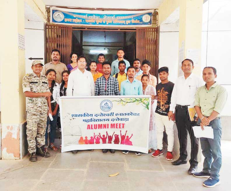 एल्यूमिनी एसोसिएशन गठित  पीजी कॉलेज में हुई बैठक