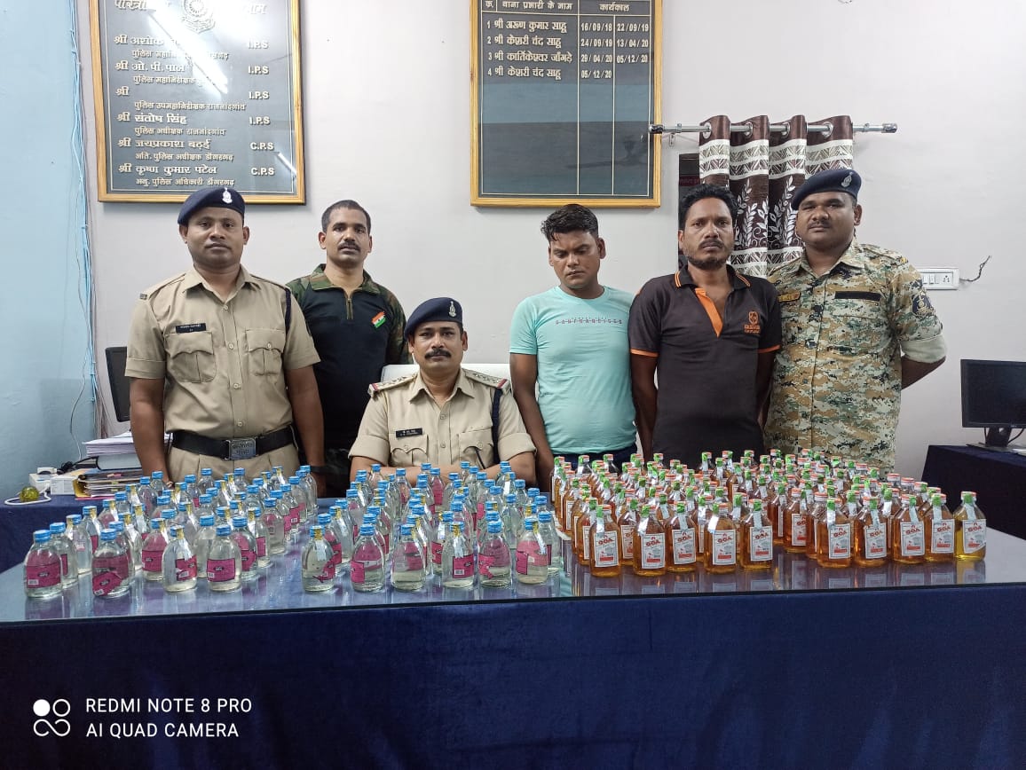 192 पौवा के साथ दो आरोपी पकड़ाए 192 पौवा के साथ दो आरोपी पकड़ाए