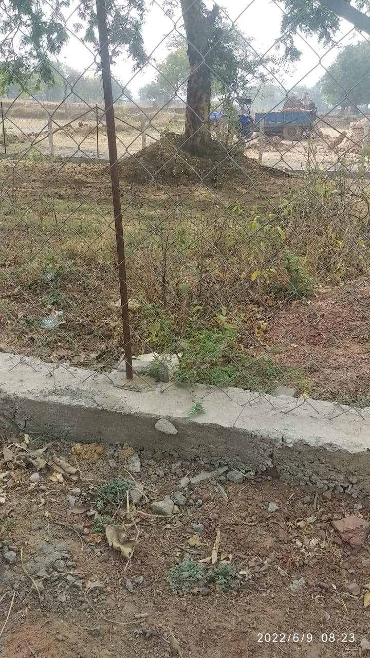गोठान से खेती के लिए जाने वाला रास्ता बंद, किसानों ने की अन्य स्थल पर बनाने की मांग गोठान से खेती के लिए जाने वाला रास्ता बंद, किसानों ने की अन्य स्थल पर बनाने की मांग