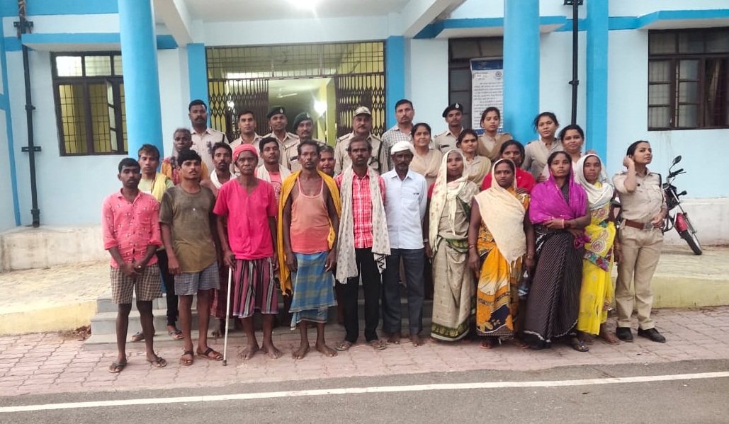 औषधीय पेड़ काटकर बनाई 4 झोपड़ी, 10 हेक्टेयर जमीन पर बेजा कब्जा, 17 गिरफ्तार