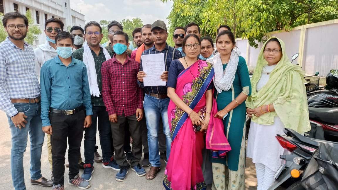 सीधी भर्ती में समायोजित करने की मांग सीधी भर्ती में समायोजित करने की मांग