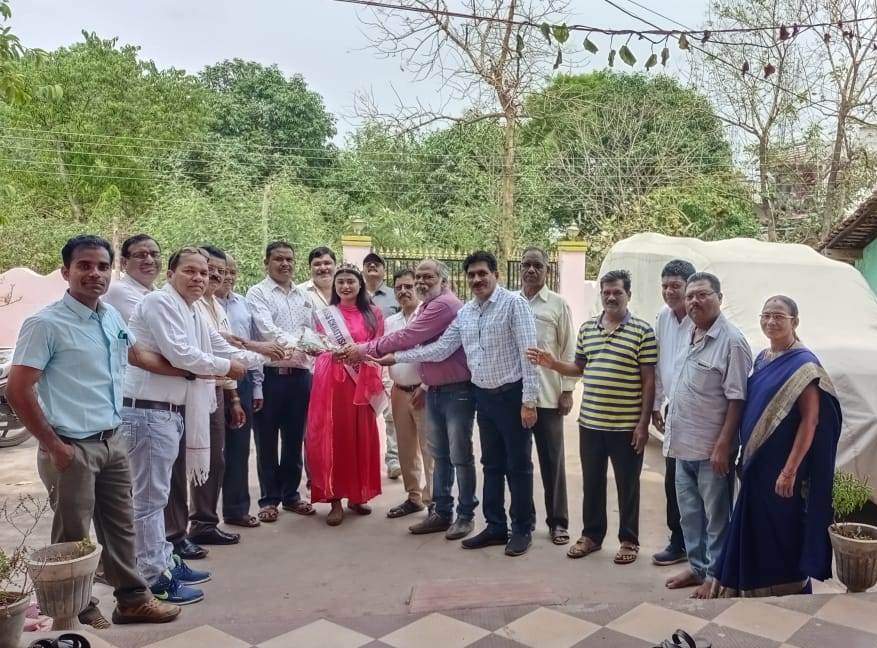 मिस छत्तीसगढ़ इंडिया बनने के बाद माही का नगर में स्वागत मिस छत्तीसगढ़ इंडिया बनने के बाद माही का नगर में स्वागत