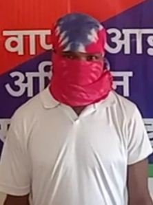 ईनामी नक्सली का समर्पण