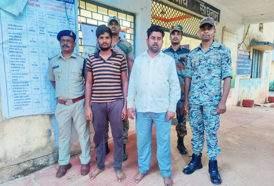 45 पशुओं को जंगल के रास्ते कत्लखाना ले जाते 2 आरोपी पकड़ाए