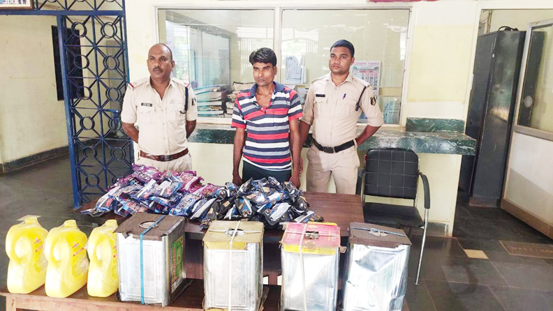 घर में घुसकर चोरी, 2 गिरफ्तार, 1 फरार