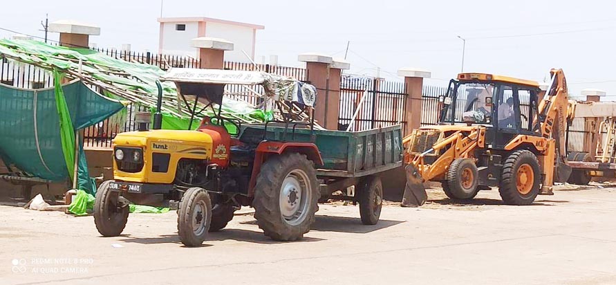 मेडिकल कॉलेज के सामने से हटाए गए ठेले-खोमचे