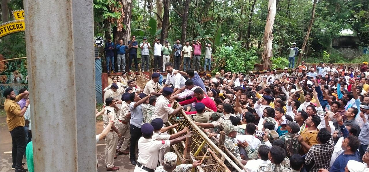 बस्तर को रेल नहीं तो लोहा नहीं...