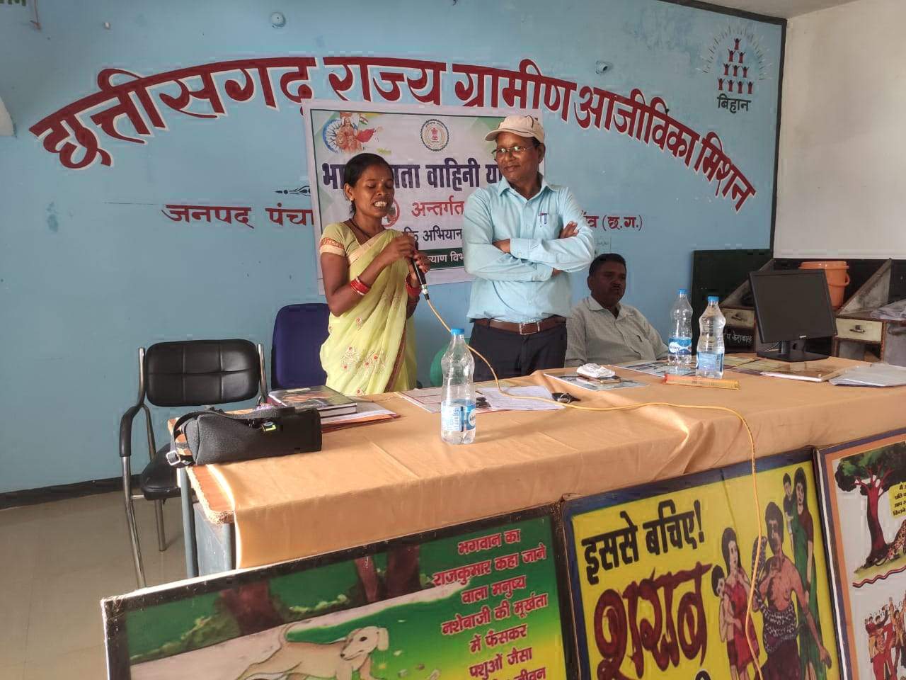नशा मुक्ति के लिए 10 गांवों के भारत माता वाहिनी समूहों को दिया प्रशिक्षण नशा मुक्ति के लिए 10 गांवों के भारत माता वाहिनी समूहों को दिया प्रशिक्षण