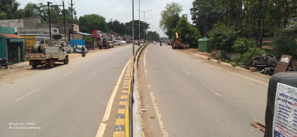 गुरुगोविंद चौक से लेकर गीदम रोड पर खड़े वाहनों को हटाए