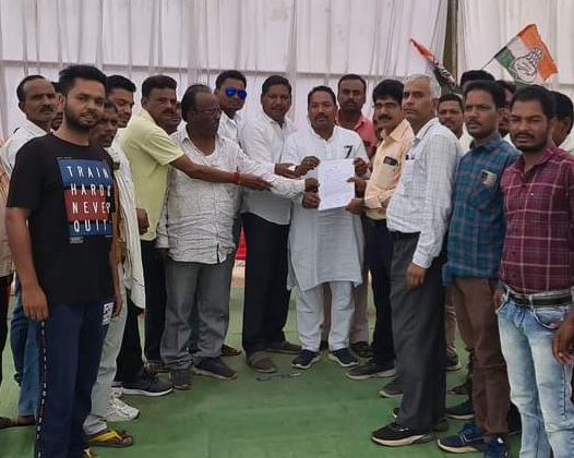 कांग्रेस ने मोदी सरकार की नीतियों का विरोध कर दिया धरना कांग्रेस ने मोदी सरकार की नीतियों का विरोध कर दिया धरना