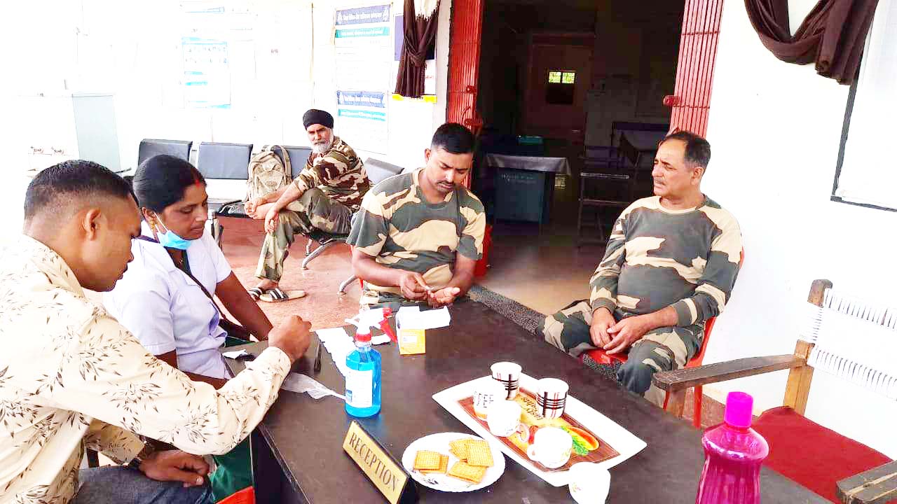 अर्धसैनिक बलों के जवानों की हो रही मलेरिया जांच अर्धसैनिक बलों के जवानों की हो रही मलेरिया जांच