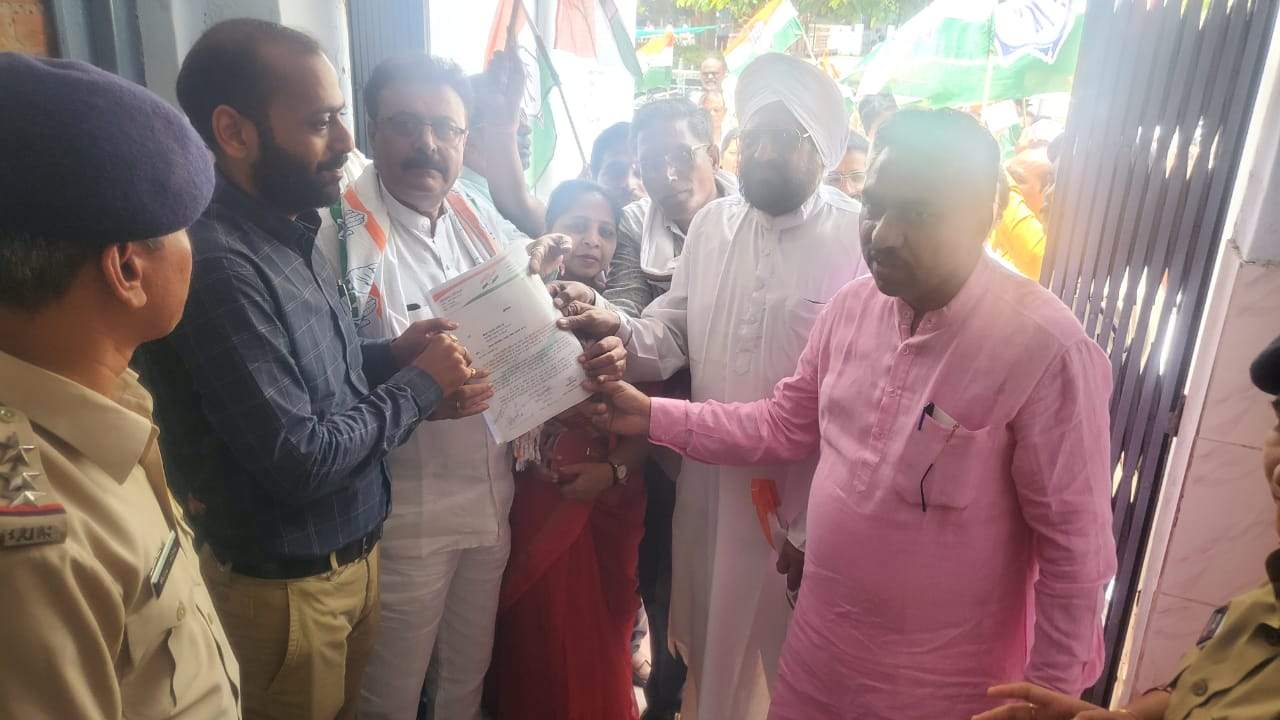 राहुल के समर्थन में कांग्रेस ने किया प्रदर्शन, ईडी की पूछताछ व लाठीचार्ज का विरोध किया