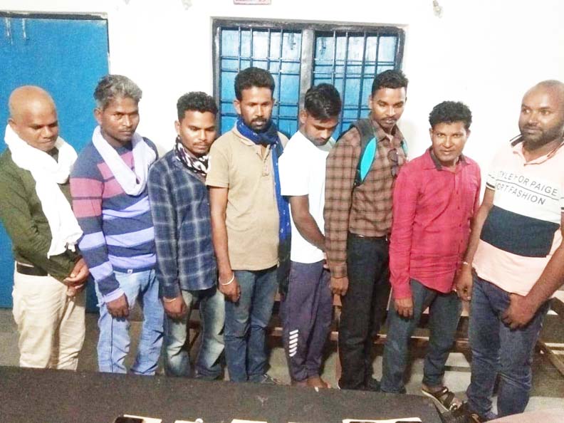 8 जुआरी पकड़ाए, 80 हजार जब्त 8 जुआरी पकड़ाए, 80 हजार जब्त