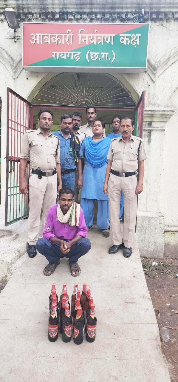 ओडिशा की बियर के साथ आरोपी पकड़ाया ओडिशा की बियर के साथ आरोपी पकड़ाया