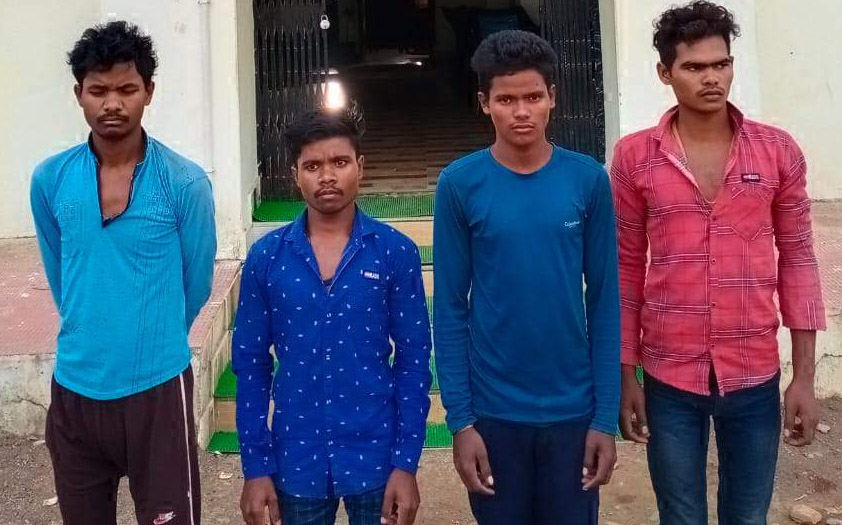 पत्नी से छेड़छाड़ करने पर पति ने 3 साथियों संग मिलकर की हत्या, चारों बंदी