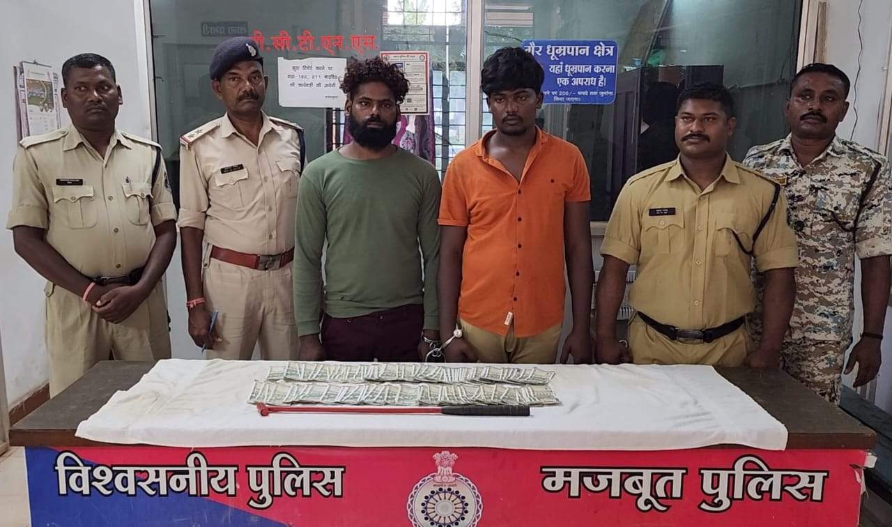 किराना दुकान में चोरी, 2 पकड़ाए