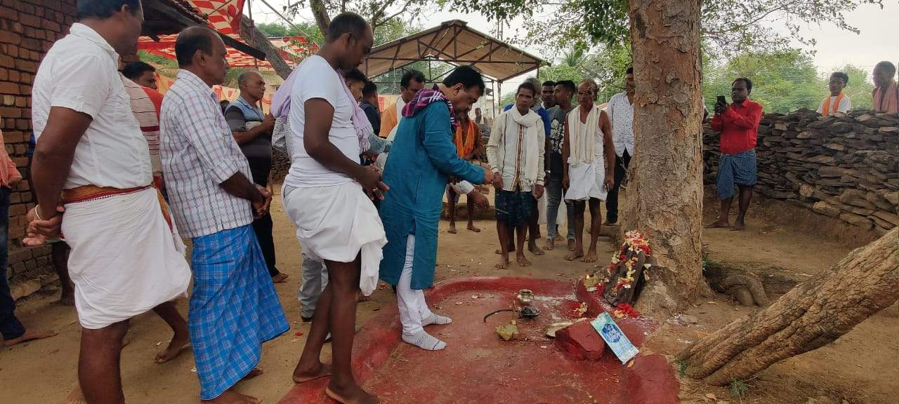 पूजा-अर्चना कर छत्तीसगढ़ व बस्तर की सुख शांति समृद्धि की कामना
