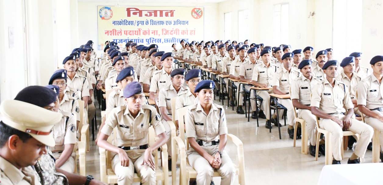 एसपी जवानों से हुए रूबरू, अनुशासित रहने दिए टिप्स