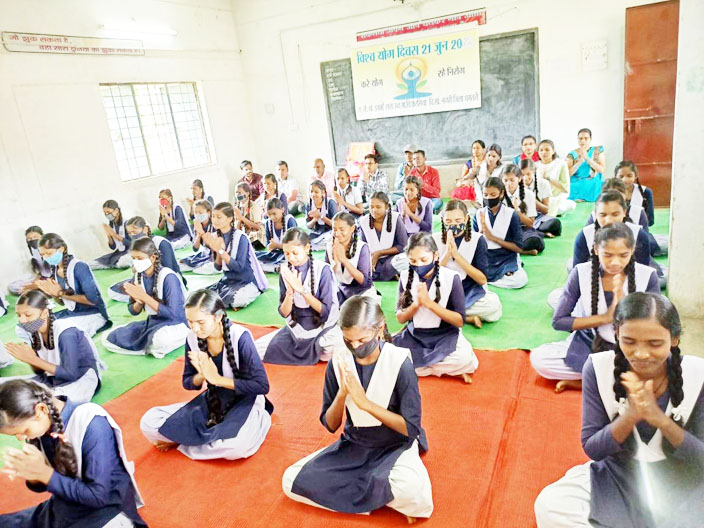 फरसियां स्कूल में योग दिवस मनाया