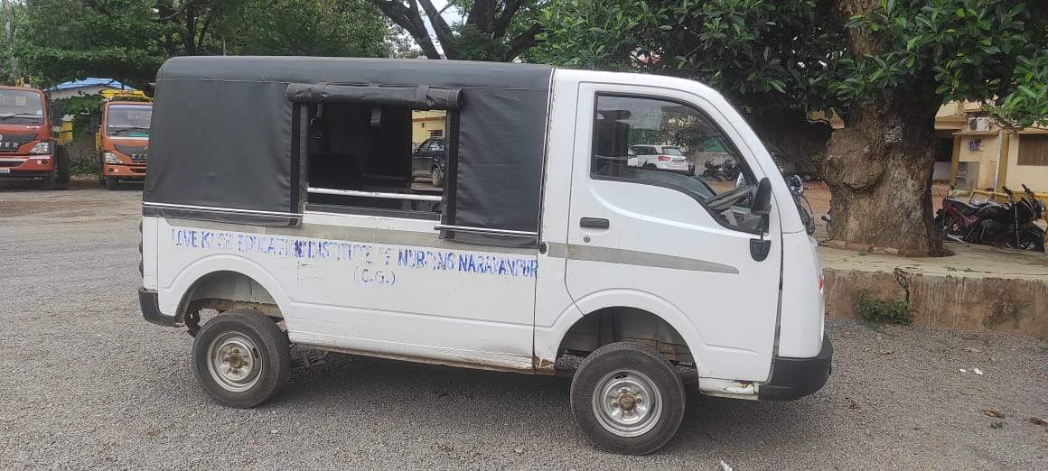 नर्सिंग कॉलेज की छात्राओं को ले जाने वाला ड्राइवर निकला नशेड़ी