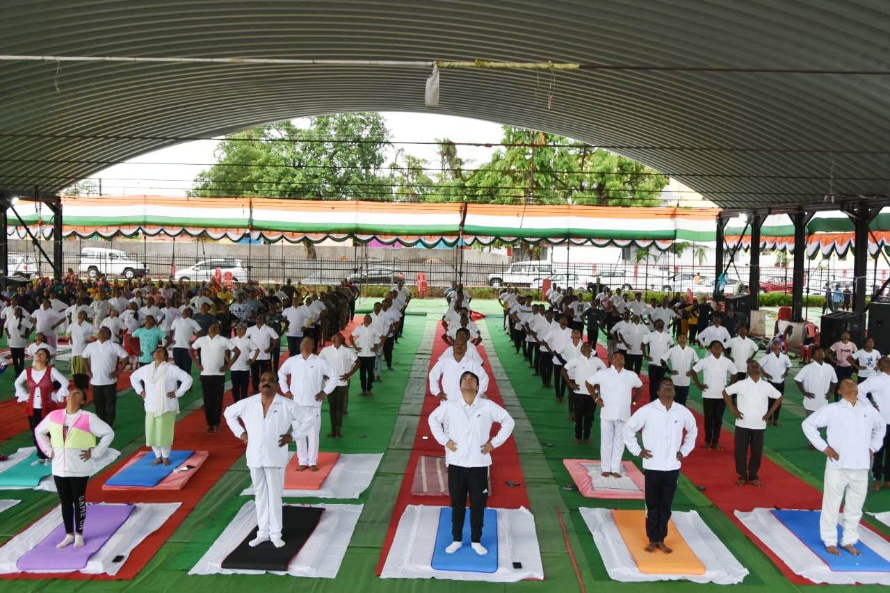नियमित दिनचर्या में योग को करें शामिल-लखेश्वर नियमित दिनचर्या में योग को करें शामिल-लखेश्वर