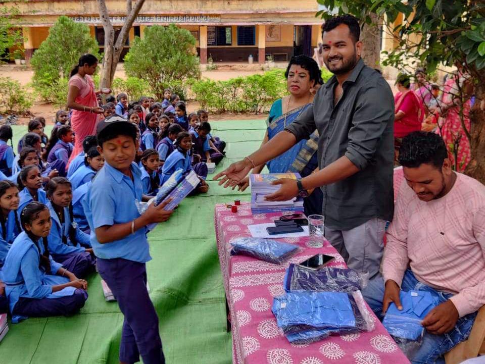 बनियागांव में शाला उत्सव बनियागांव में शाला उत्सव