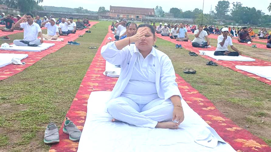 योग शारीरिक, मानसिक और आध्यात्मिक ऊर्जा को बढ़ाता है- महापौर योग शारीरिक, मानसिक और आध्यात्मिक ऊर्जा को बढ़ाता है- महापौर