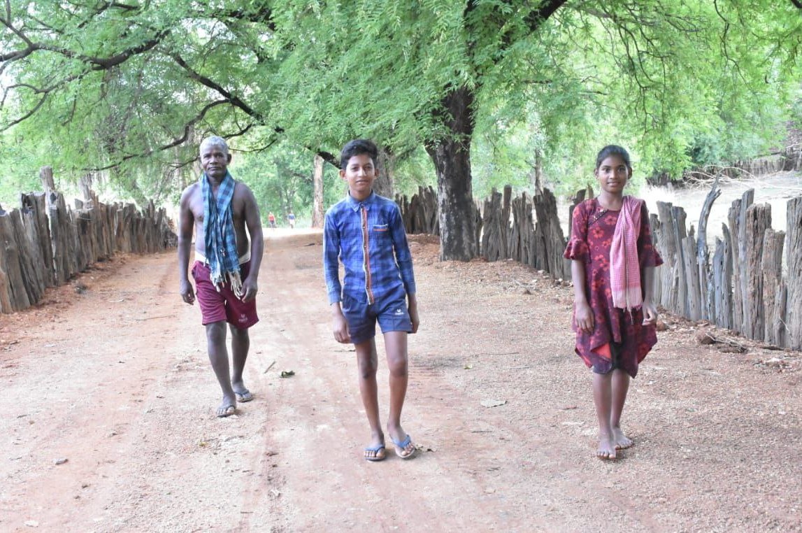 पहाड़ों की तराई में बसा कुमगांव जुड़ा विकास की मुख्यधारा से