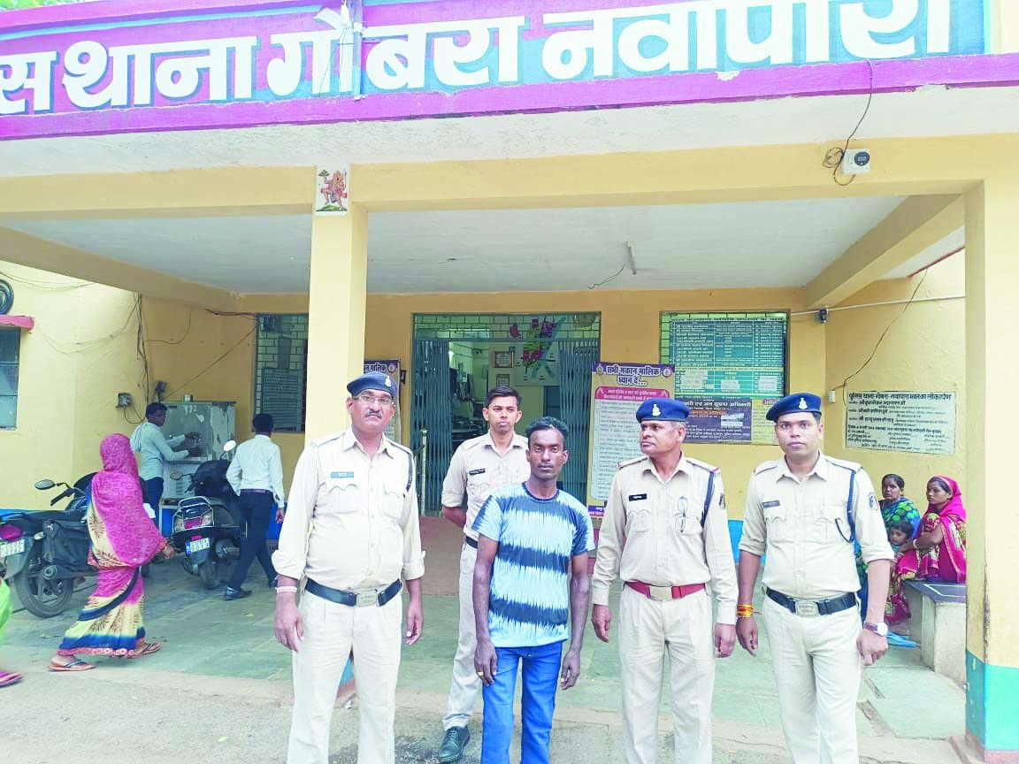 युवक पर चाकू से हमला, गिरफ्तार युवक पर चाकू से हमला, गिरफ्तार