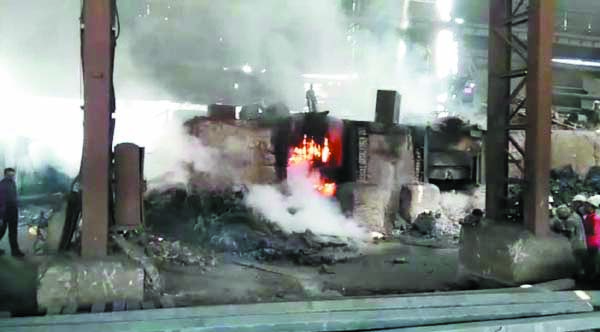 नवदुर्गा फ्यूल्स के फर्नेस में ब्लास्ट, अलार्म बजने से बाल-बाल बचे मजदूर नवदुर्गा फ्यूल्स के फर्नेस में ब्लास्ट, अलार्म बजने से बाल-बाल बचे मजदूर
