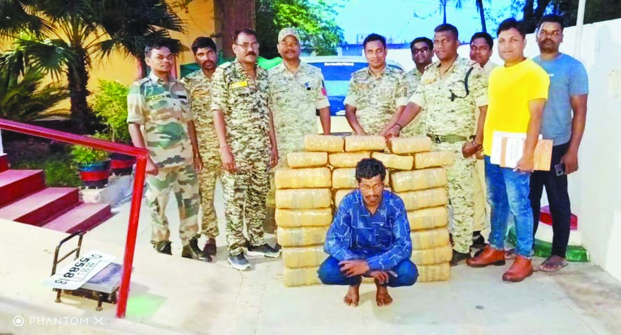 लाखों के गांजा संग आंध्रप्रदेश का एक बंदी, एक फरार लाखों के गांजा संग आंध्रप्रदेश का एक बंदी, एक फरार