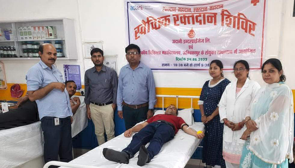 अदाणी समूह के चेयरमैन के जन्मदिन पर रक्तदान शिविर
