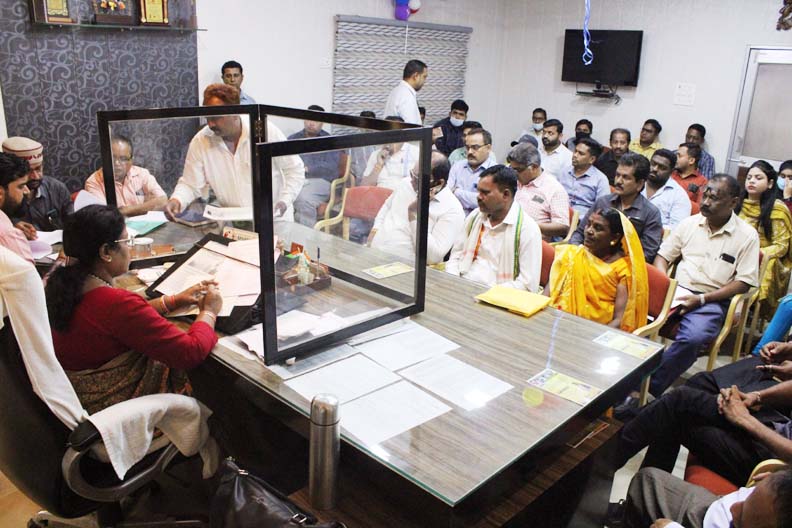 आवेदनों का अतिशीघ्र निराकरण करने निर्देश