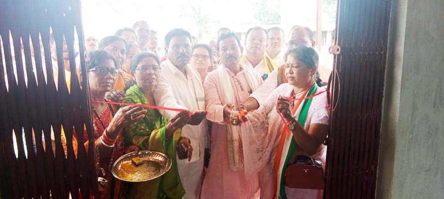 सिहावा विधायक ने सर्व आदिवासी समाज के सामुदायिक भवन का किया लोकार्पण