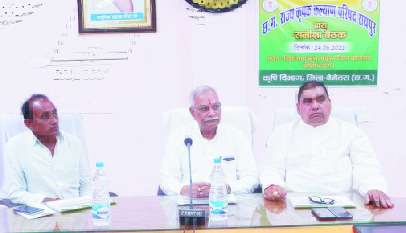 खाद की कालाबाजारी करने वालों के विरुद्ध होगी कड़ी कार्रवाई