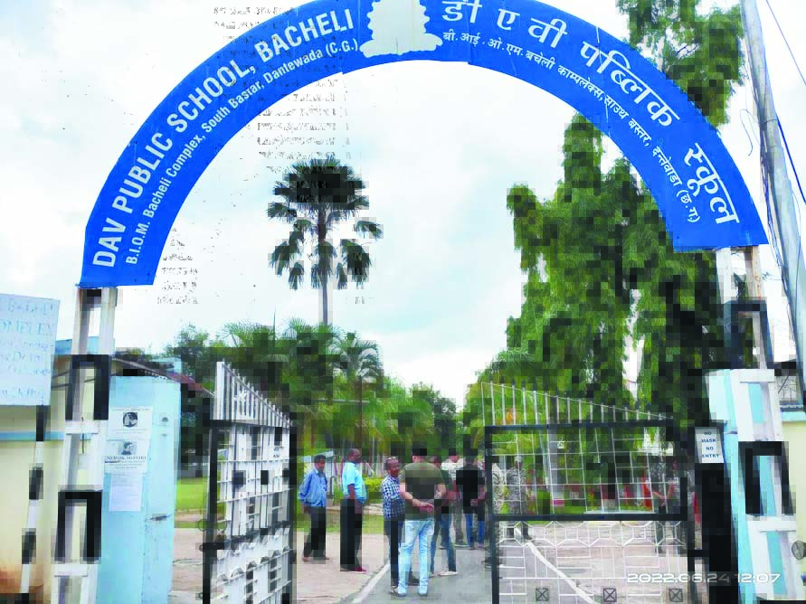 डीएवी पब्लिक स्कूल में पीजीटी, टीजीटी व अन्य पदों पर नियमों का हवाला देकर कुछ परीक्षार्थियों को परीक्षा में बैठने से रोका डीएवी पब्लिक स्कूल में पीजीटी, टीजीटी व अन्य पदों पर नियमों का हवाला देकर कुछ परीक्षार्थियों को परीक्षा में बैठने से रोका