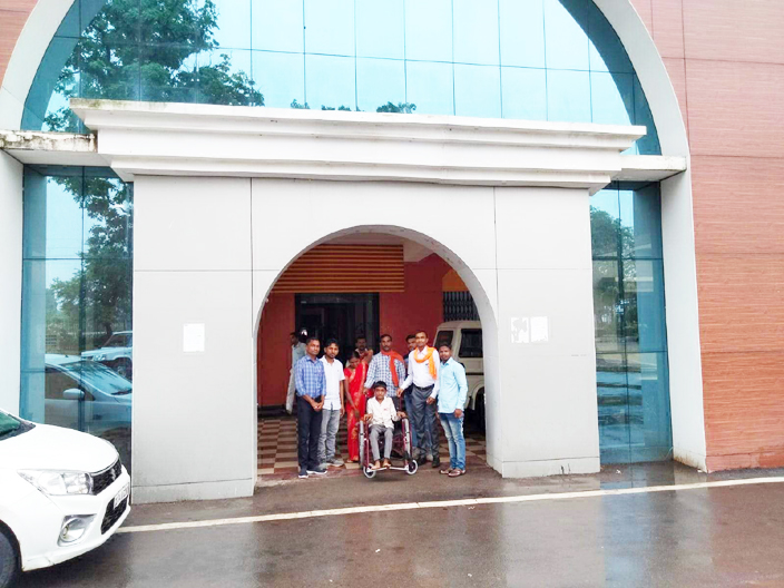 स्कूली दिव्यांग बच्चों को सहयोग की पहल स्कूली दिव्यांग बच्चों को सहयोग की पहल