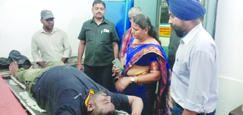 सडक़ हादसे में दो घायल, विधायक ने पहुंचाया अस्पताल सडक़ हादसे में दो घायल, विधायक ने पहुंचाया अस्पताल