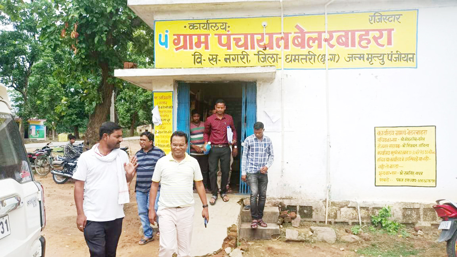 तुमड़ीबहार में खुलेगी सोसाइटी, बेलरबाहरा राजस्व शिविर में शामिल हुए कलेक्टर