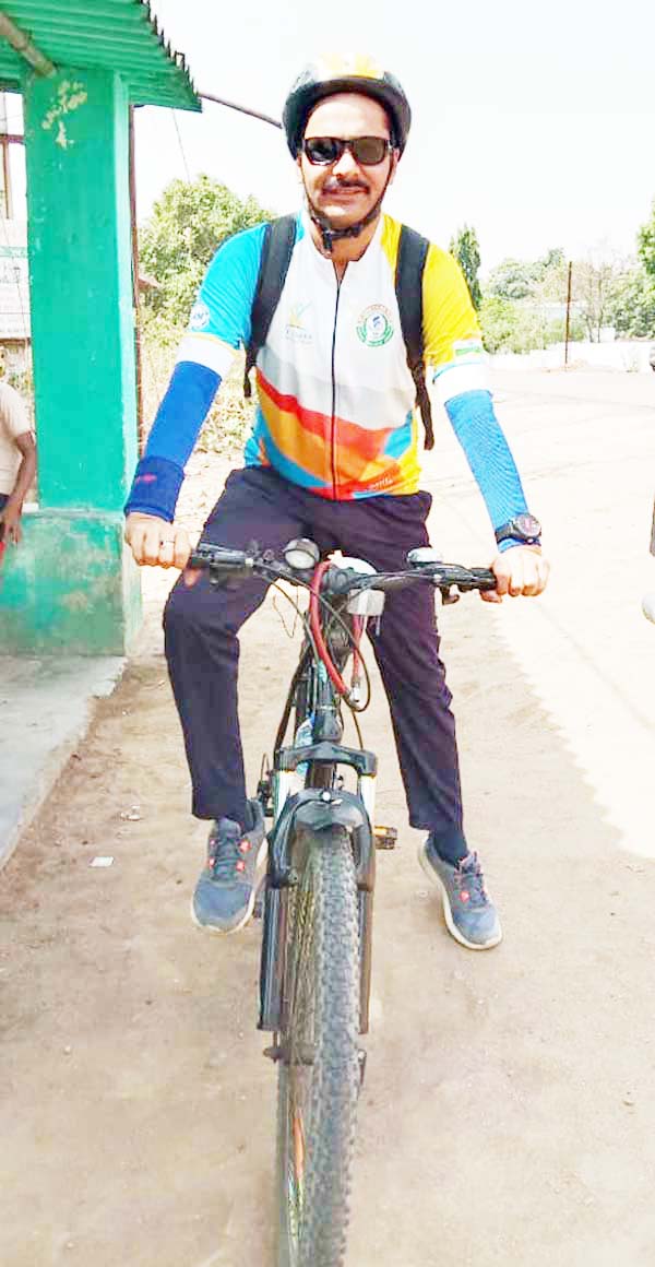 मनेंद्रगढ़ के सतीश का नाम इंडिया बुक ऑफ रिकार्ड में मनेंद्रगढ़ के सतीश का नाम इंडिया बुक ऑफ रिकार्ड में
