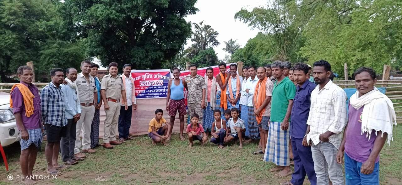 फरसगांव पुलिस ने कोपरा में नशामुक्ति अभियान शिविर लगाकर ग्रामीणों को किया जागरूक