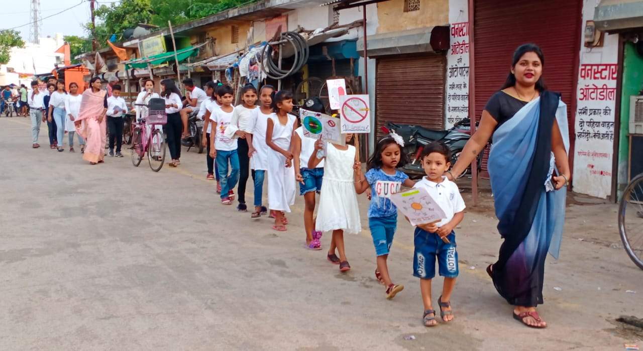 नशे के खिलाफ जागरूकता रैली निकाली नशे के खिलाफ जागरूकता रैली निकाली