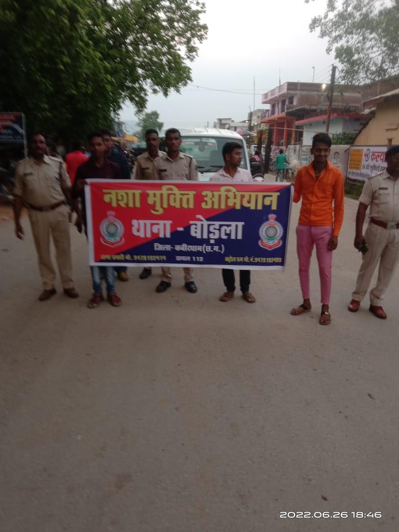 पुलिस ने छेड़ा नशे के खिलाफ अभियान, साप्ताहिक बाजार के दिन निकाली रैली पुलिस ने छेड़ा नशे के खिलाफ अभियान, साप्ताहिक बाजार के दिन निकाली रैली