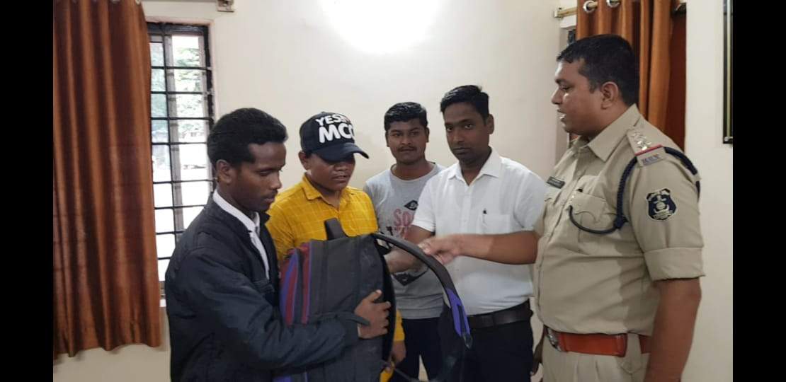 बस्तर पुलिस को नेत्रहीन दिव्यांगों ने किया धन्यवाद