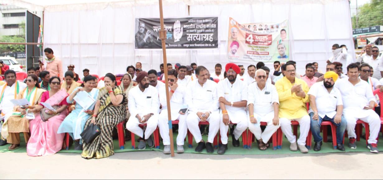 अग्निपथ योजना के खिलाफ विधायक जुनेजा के नेतृत्व में कांग्रेसियों ने दिया धरना अग्निपथ योजना के खिलाफ विधायक जुनेजा के नेतृत्व में कांग्रेसियों ने दिया धरना