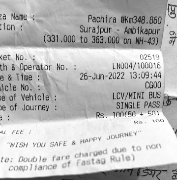 टोल प्लाजा में शुल्क लिया ट्रैक्टर इंजन का, रसीद दिया मिनी बस का